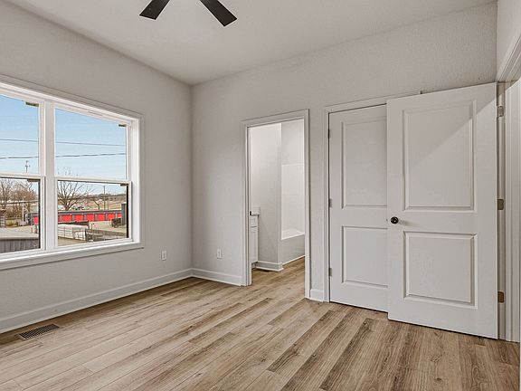 5th image of 401 Houghton St #B
