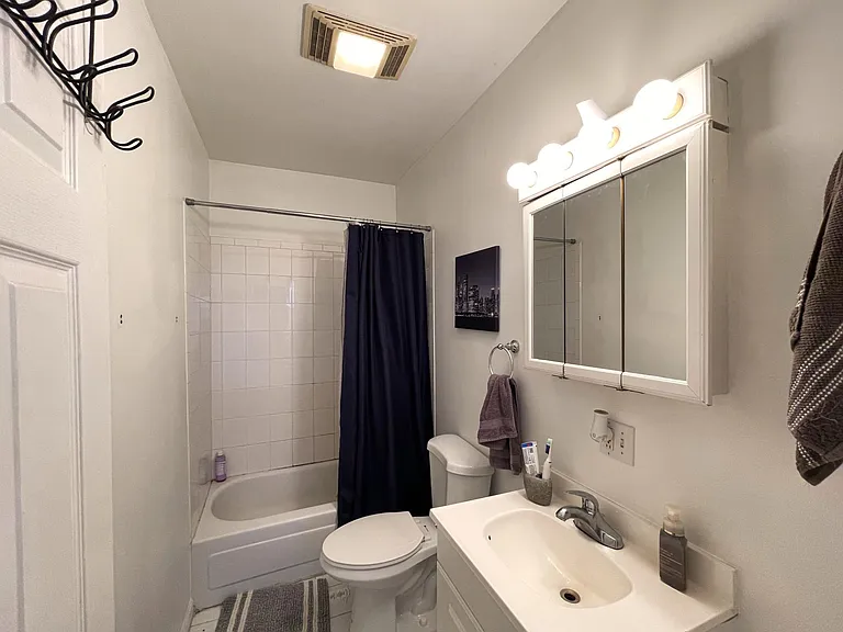 744 N Wolcott Ave #2F — Photo 16