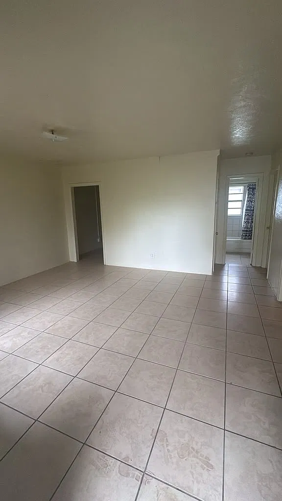 2 bed, $1,100 — Photo 3