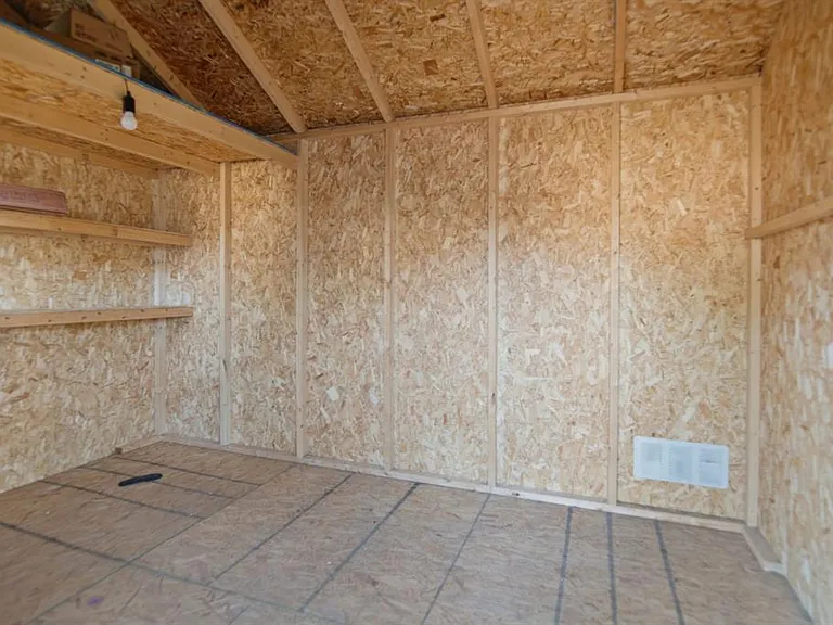 backyard shed in excellent condition