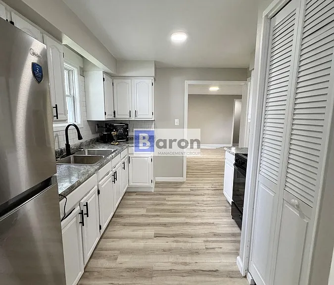 2923 Smalley Ave — Photo 8