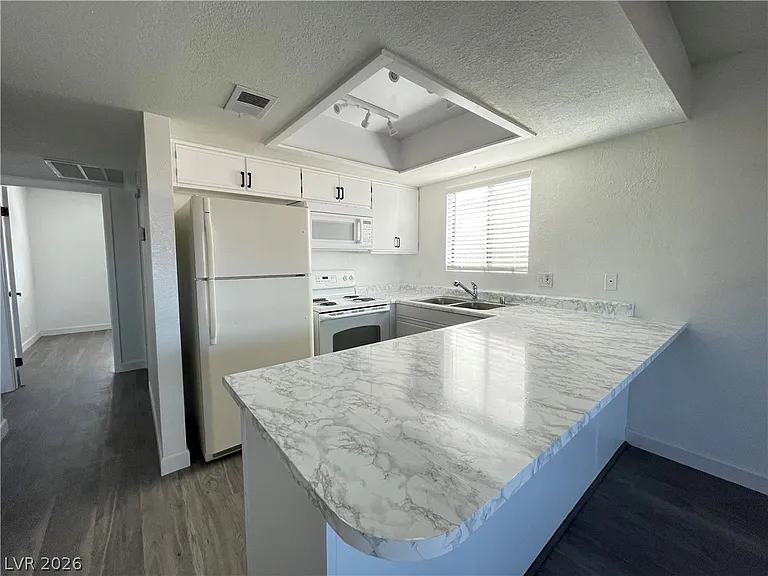 6217 Bellota Dr #D — Photo 10