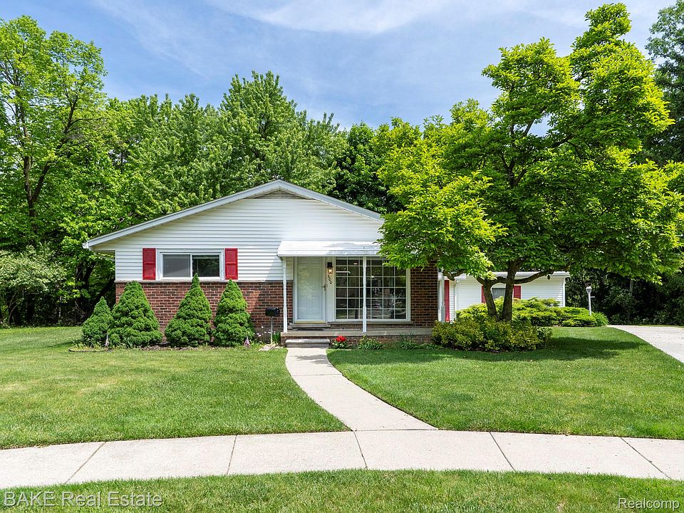 1st image of 800 Parkview Dr