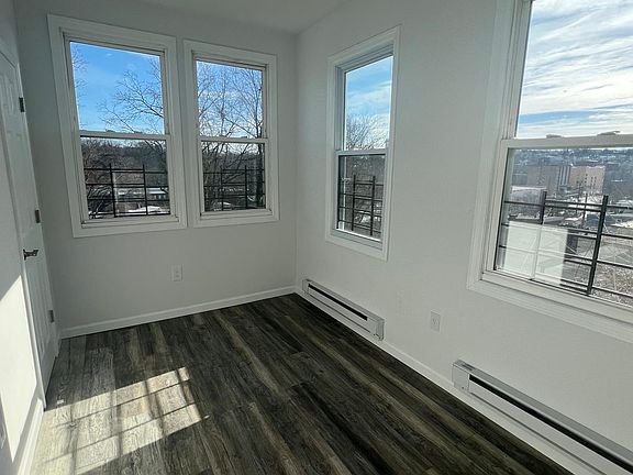 3rd image of 140 High St #2
