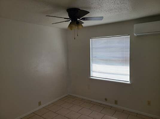 3rd image of 5010 Donnelly Ave