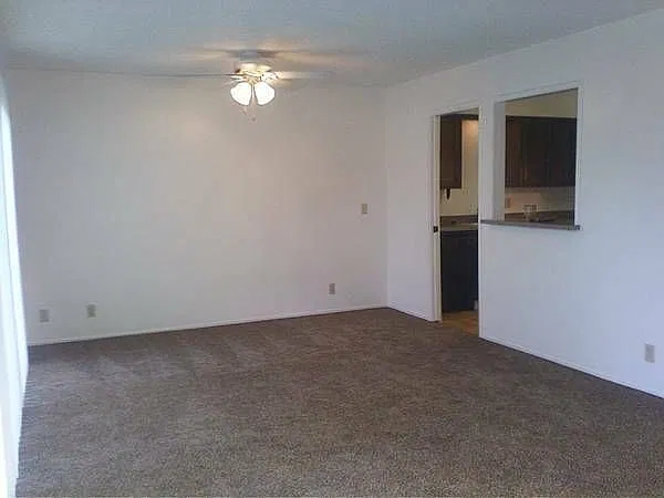1078 Franklin Ave — Photo 25