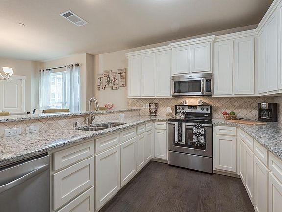4th image of 217 Belleville Dr