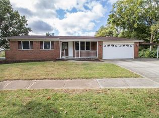 4388 Ironside Ln, Saint Louis, MO 63128