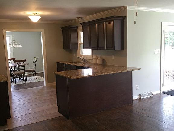 3rd image of 3900 Bon Rea Dr