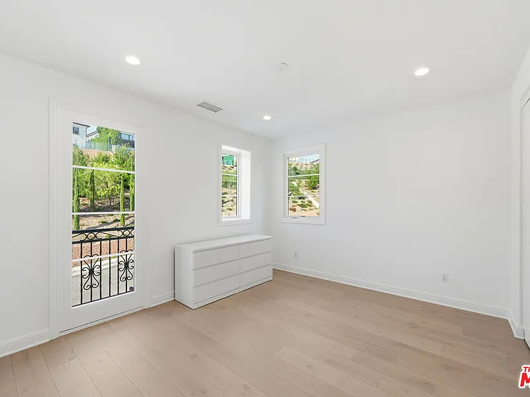 20448 W Liverpool Way — Photo 34