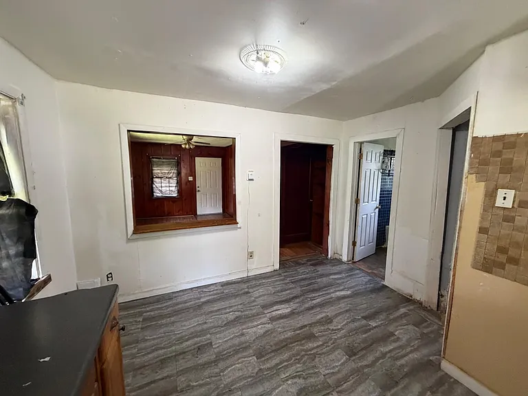 1400 S Westmoreland Ave — Photo 4