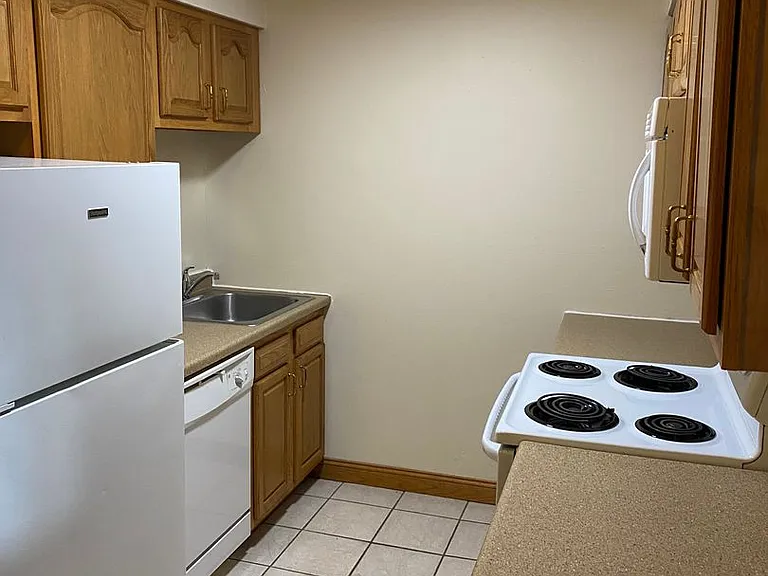 Crestwood Apartments — Photo 52