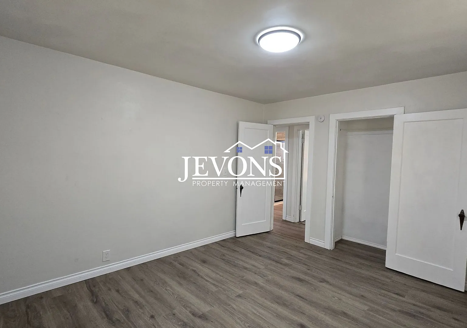 Charming 2 Bed, 1 Bath Home with Fenced Yard and Garage - Wapato — Photo 4