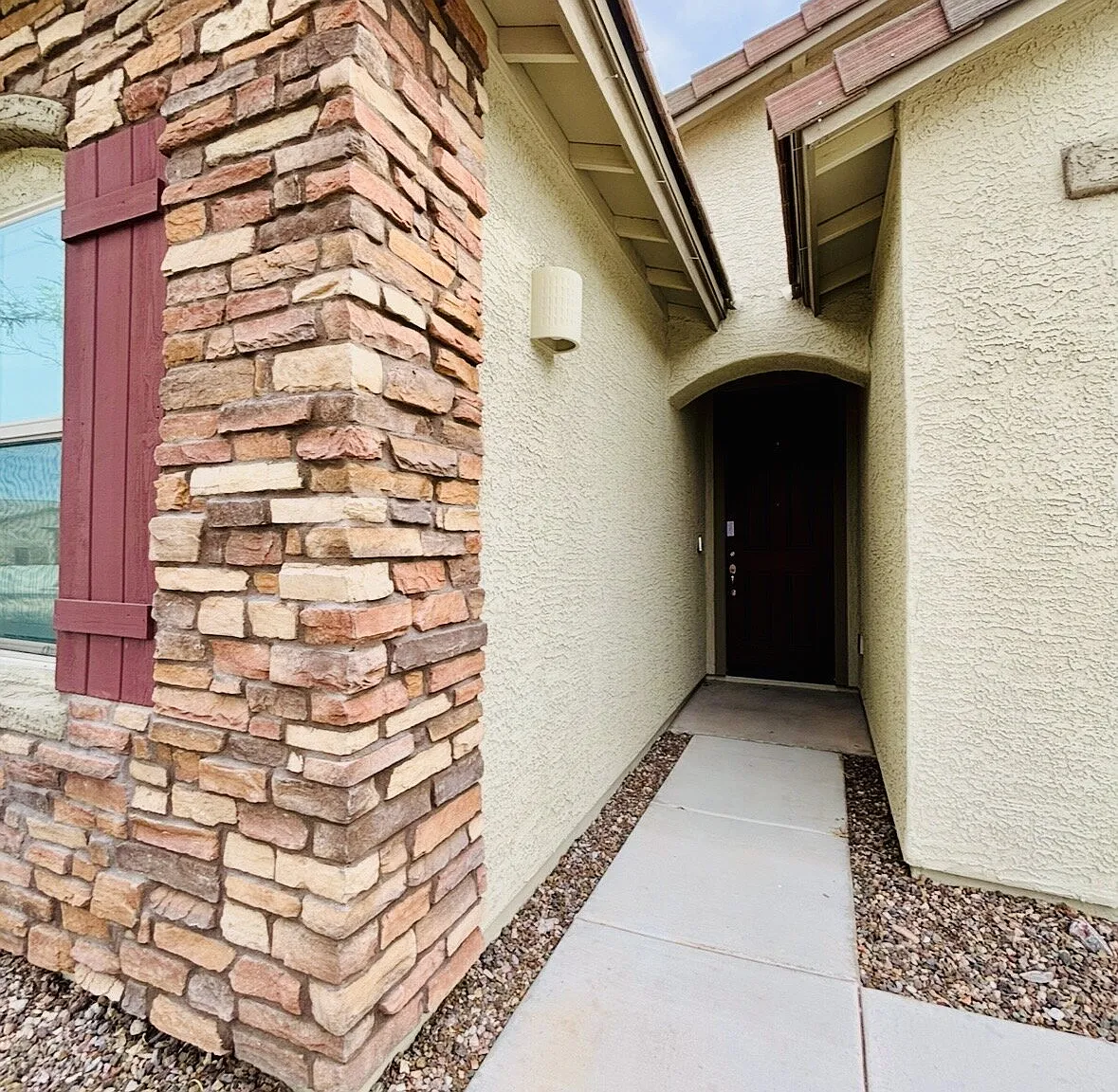 5 bed, 3.0 bath, 1939 sqft, $2,395 — Photo 2