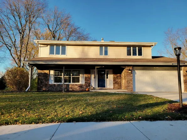 24W660 Lakewood Dr, Naperville, IL 60540