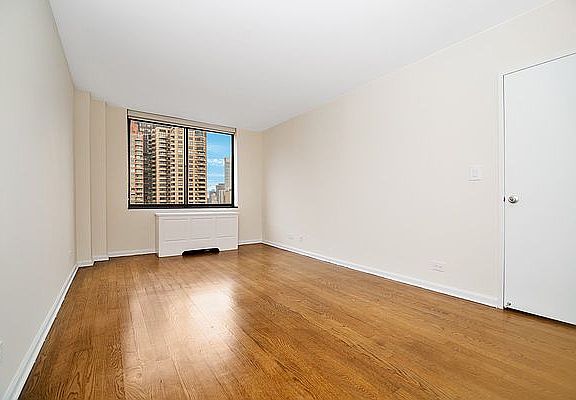 5th image of 245 E 44th St APT 27E