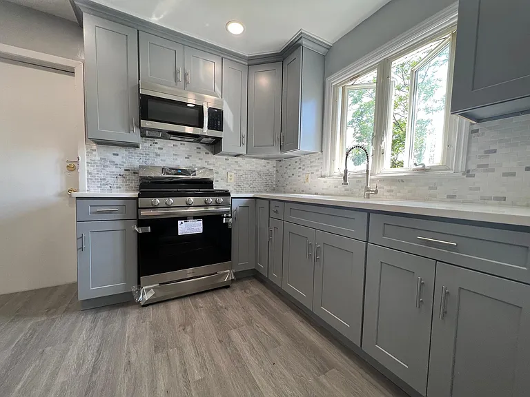 18 Roosevelt Dr — Photo 10