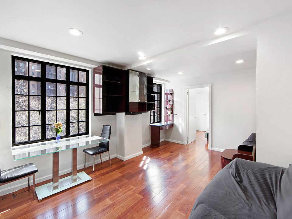 1st image of 320 E 42nd St APT 918