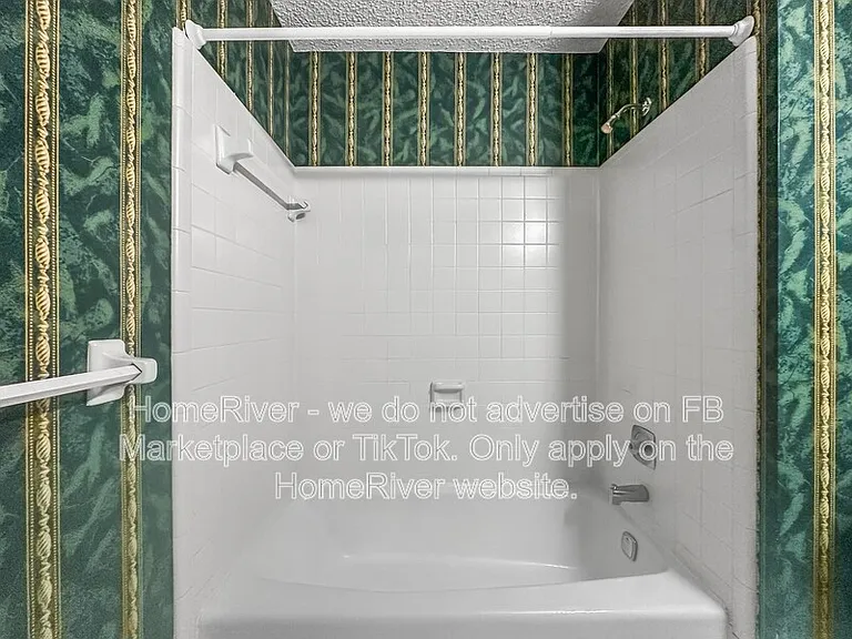 2551 Hunton Ct NE — Photo 10