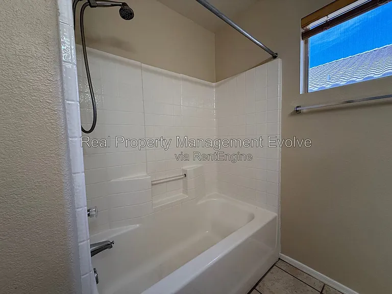 1021 W Park Ave — Photo 24