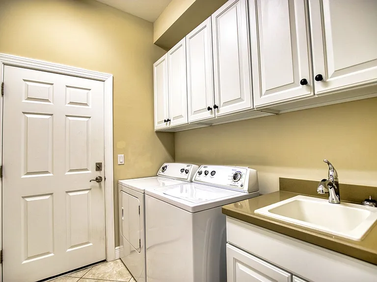 116 Pesaro Dr — Photo 45