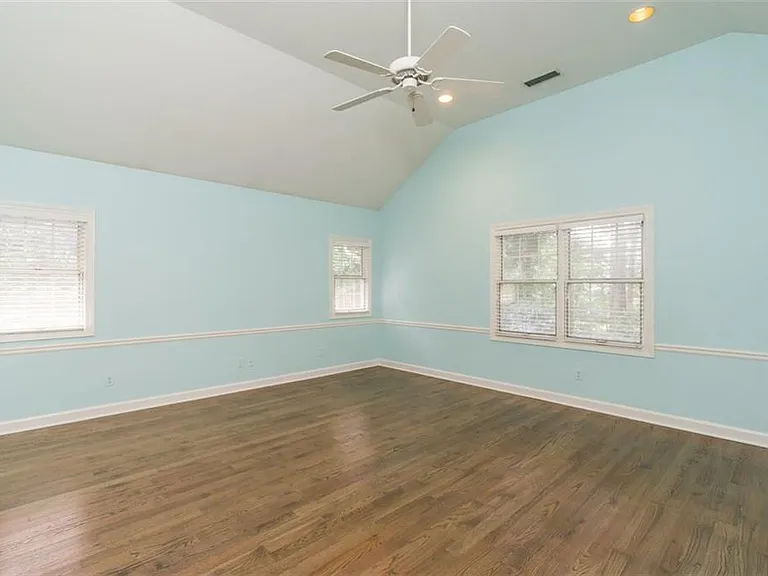565 River Chase Point — Photo 18