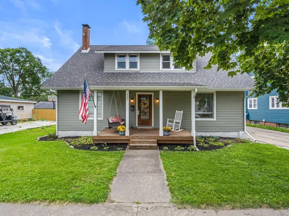 207 E Main St, Monticello, IL 61856