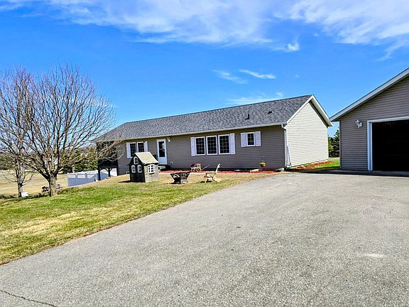 2nd image of 2257 Long Lake Rd