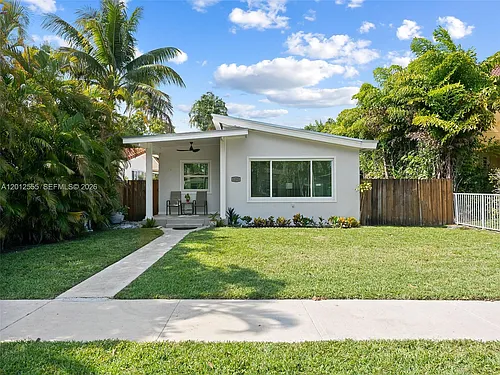 1251 Lincoln St Photo 1