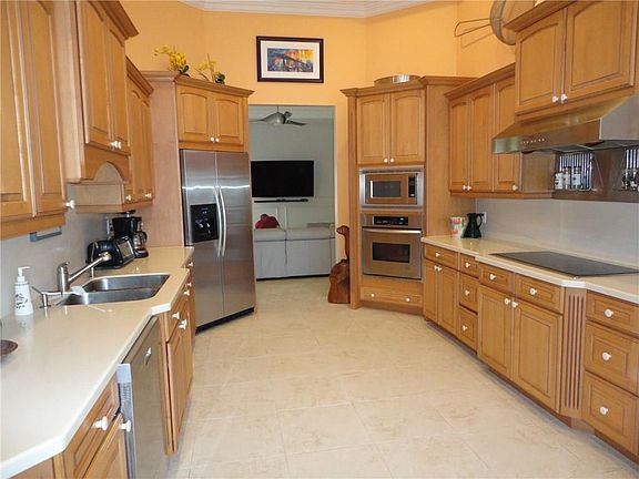 4th image of 1642 NW Sweet Bay Cir