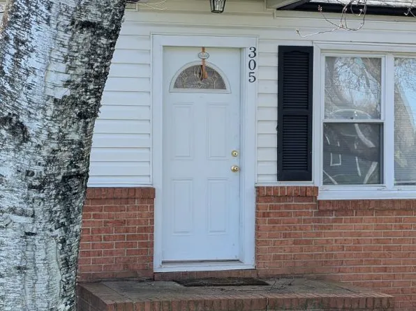 305 8th St, Grottoes, VA 24441