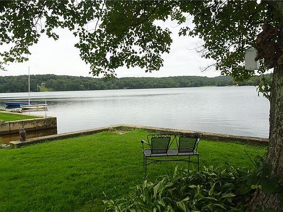4th image of 19 Keeney Dr
