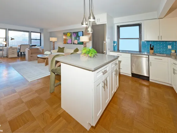 245 East 24th Street image 1 of 8