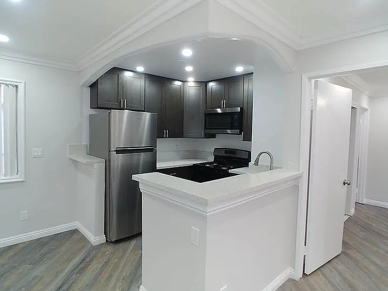 14242 Roscoe Blvd — Photo 49