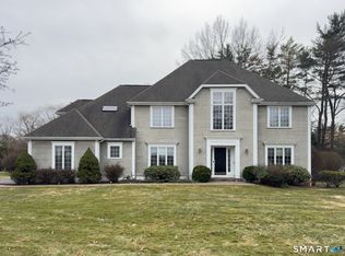 4 Buckingham Ln, West Hartford, CT 06117