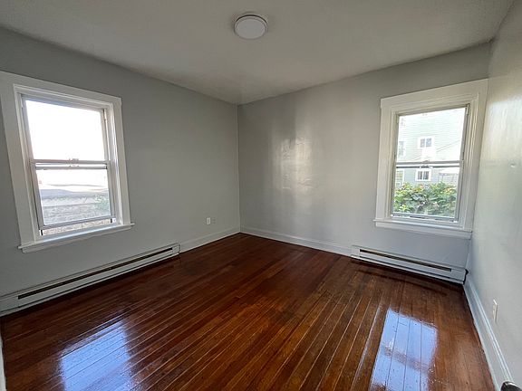 5th image of 558 Plymouth Ave #1L