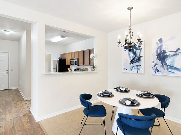 2nd image of 2940 Le Oaks Dr APT 202