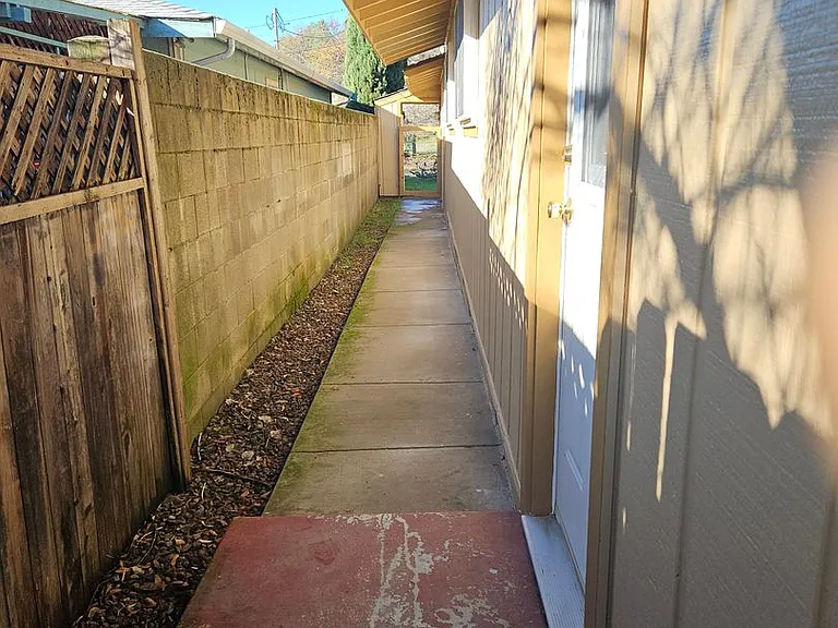 4184 Sherwood Ct — Photo 14