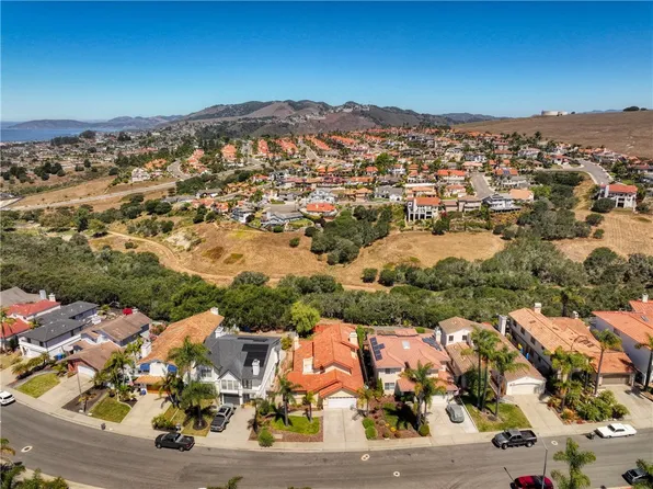 656 Shamrock Ln, Pismo Beach, CA 93449