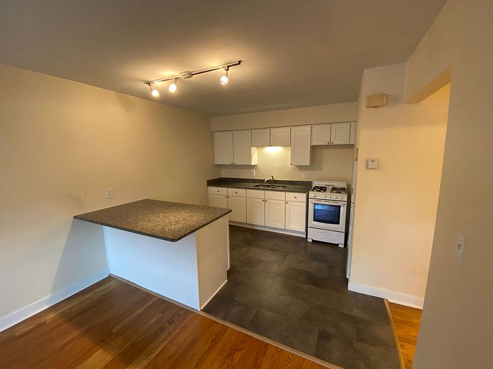 1st image of 1441 N Franklin Pl APT 19