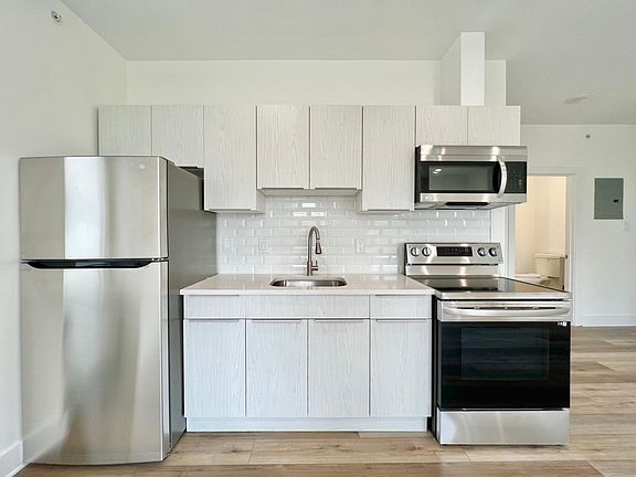 4th image of 4148 Parkside Ave #504