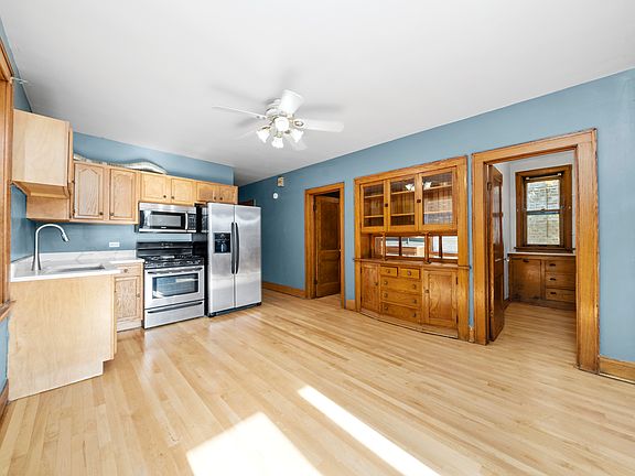 4th image of 2231 S 61st Ct #1