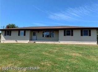 830 S Delaware Dr, Mount Bethel, PA 18343