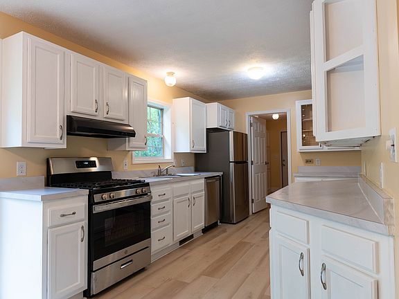 5th image of 306 Howard St