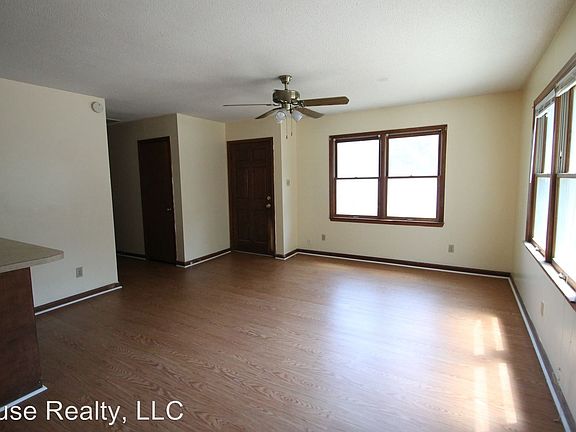 4th image of 915 College Avenue Ext