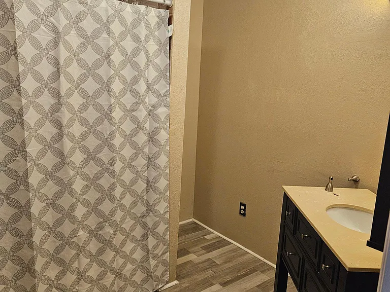 1536 E River Rd — Photo 8