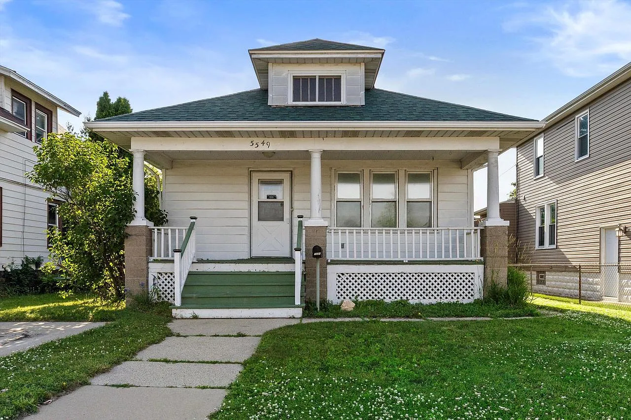5549 32nd AVENUE photo 1