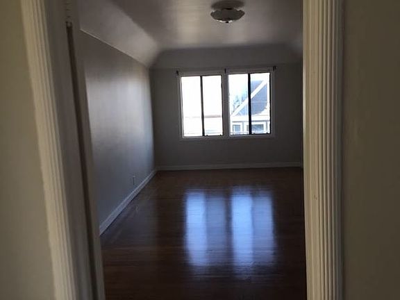 Large Master w/Walk in Closet