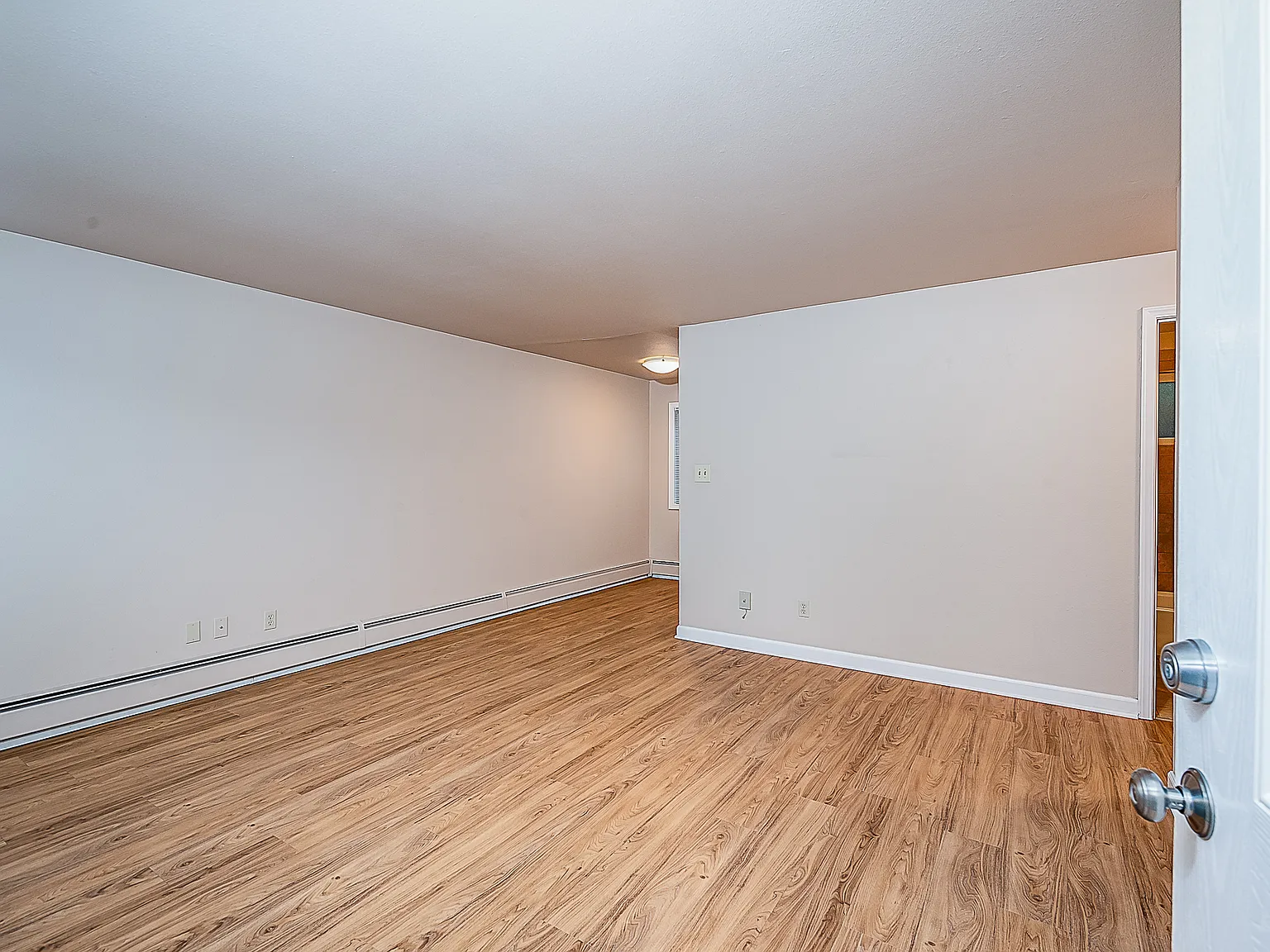 1 bed, 650 sqft, $1,800 — Photo 2