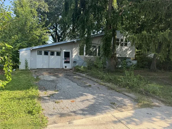 130 Tudor Rd, Centereach, NY 11720